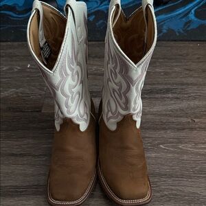 Laredo Women's Tan and White Boots